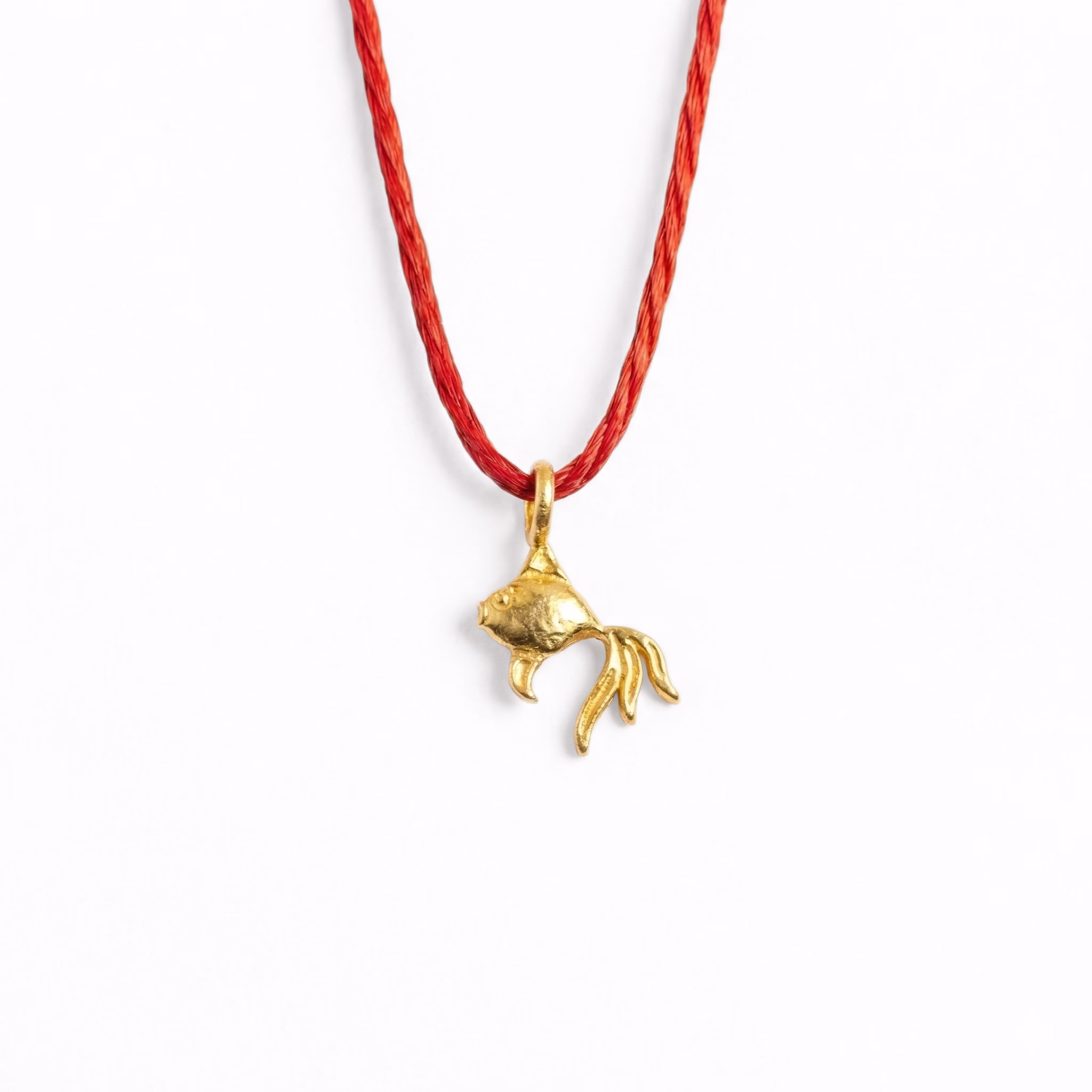 zahmeri-asu-balik-kolye-kirmizi-ipli-altin-kaplama